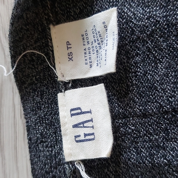 GAP Grey Light Cardigan - Picture 2 of 3